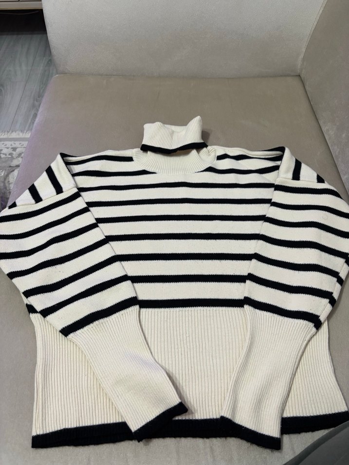 Kadın Beyaz Siyah Çizgili Boğazlı Kazak - Görsel 2