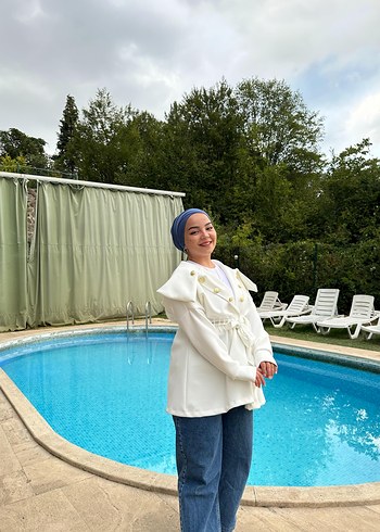 Beyaz Bağlamalı Uzun Kollu Kadın Yağmurluk - Görsel 2