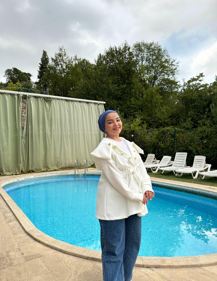 Beyaz Bağlamalı Uzun Kollu Kadın Yağmurluk - Görsel 4