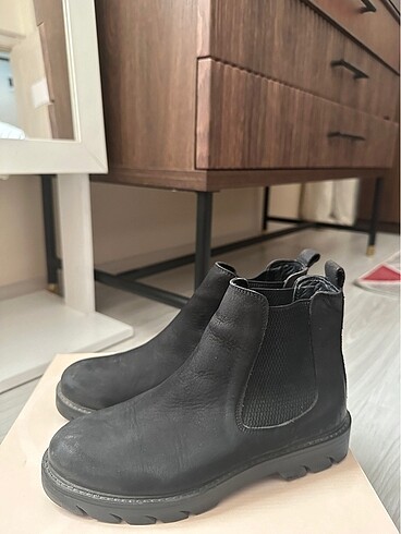Zara Castle black bot