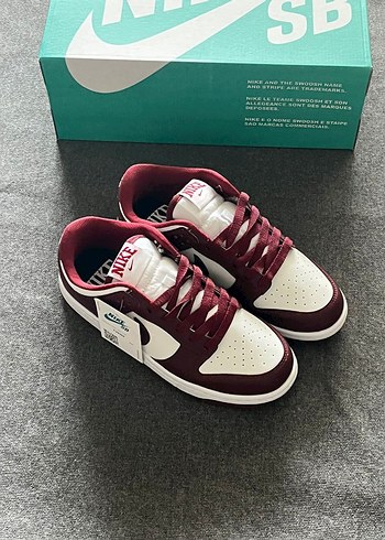  Nike Dunk Bordo

Kutulu gönderim  - Görsel 2