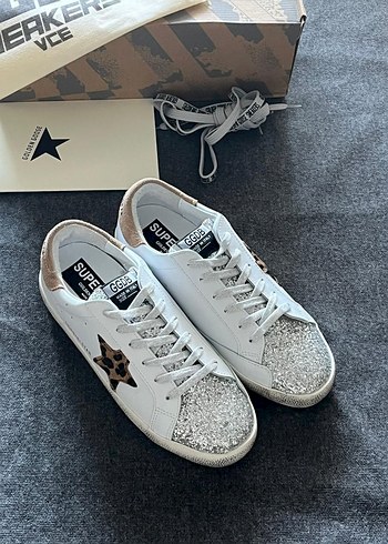  Golden Goose Deluxe 

Kutulu, Toz torbalı, Sertifikalı - Görsel 3