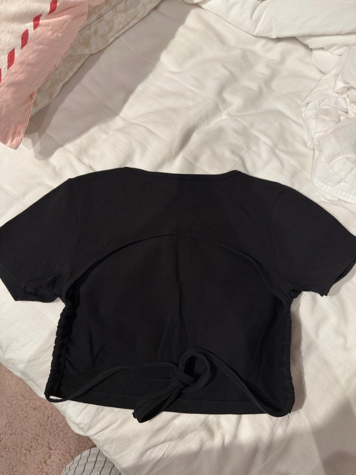 Siyah Kısa Kollu Crop Top - Görsel 2