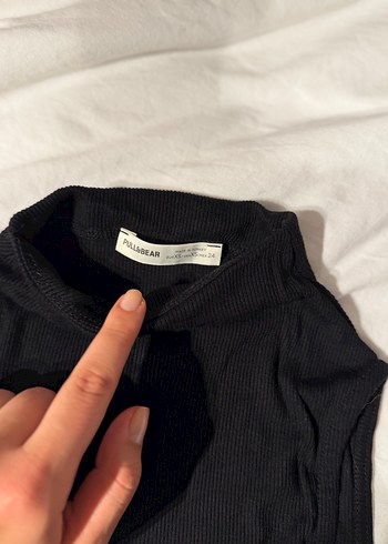 Siyah Yüksek Yakalı Kolsuz body pull bear - Görsel 2