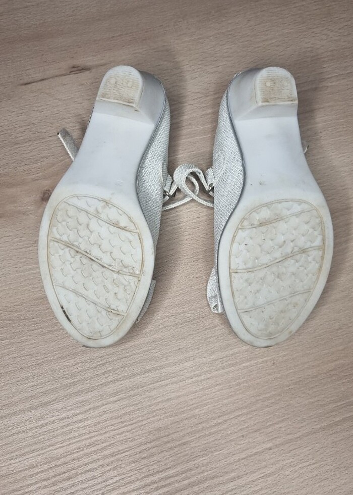 Beyaz simli topuklu ayakkabı  - Görsel 4
