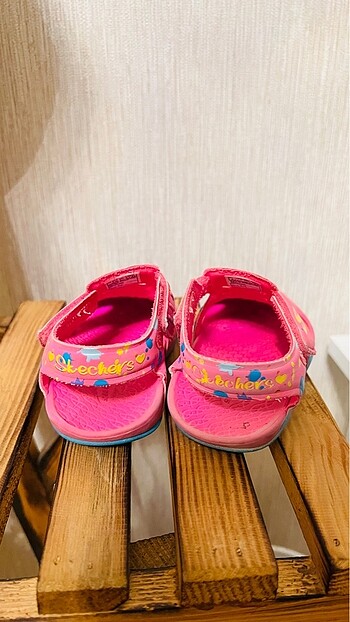 22 Beden pembe Renk Skechers sandalet