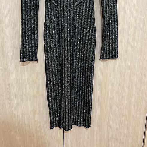 xs Beden H&M parlak midi elbise