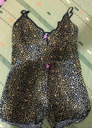 Leopar desen şortlu takım