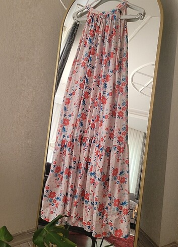 Çiçekli halter yaka elbise