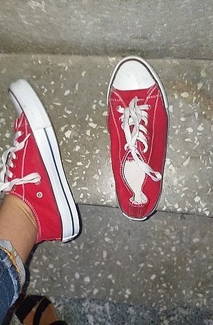 37 Beden kırmızı converse