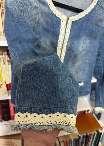 Dantelli Nakışlı Mavi Kadın Denim Ceket - Görsel 2