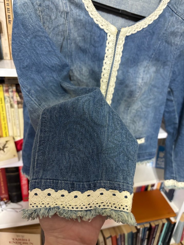 Dantelli Nakışlı Mavi Kadın Denim Ceket - Görsel 2