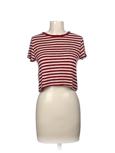 Pull and Bear T-shirt %70 İndirimli.