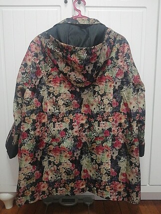 Zara Trenchcoat çiçekli 