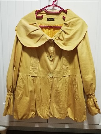 Sarı trenchcoat