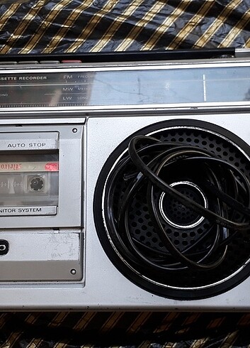 Radyo kaset çalar 