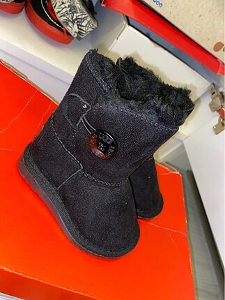 UGG çocuk unisex Hem kiz hem erkek çocuga olur