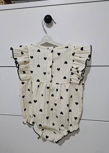 Kalp Desenli Beyaz Bebek Kız Tulum - Görsel 2