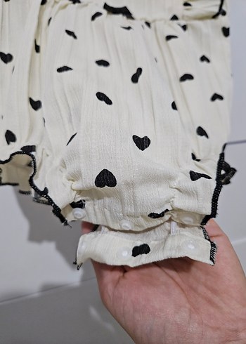 Kalp Desenli Beyaz Bebek Kız Tulum - Görsel 4