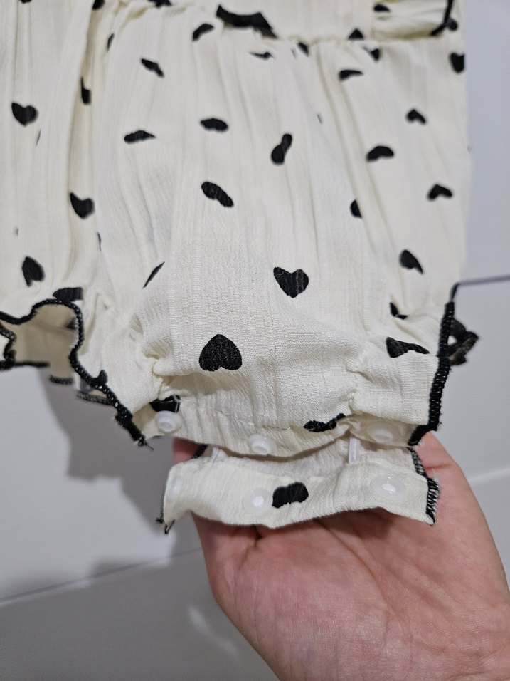 Kalp Desenli Beyaz Bebek Kız Tulum - Görsel 4