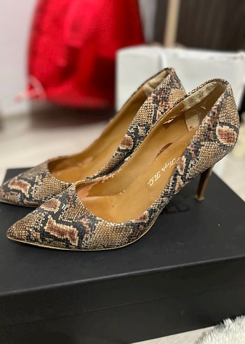 40 Beden Kahverengi Yılan Desenli Stiletto