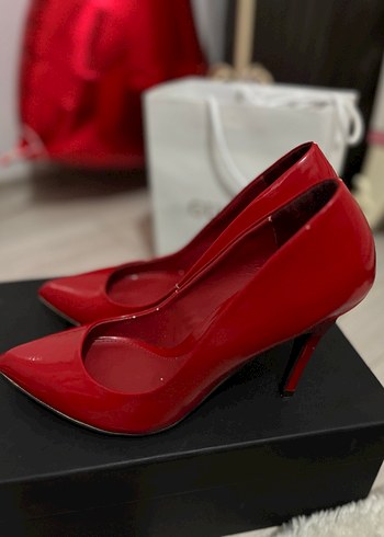 Parlak Kırmızı Rugan Stiletto Topuklu Kadın Ayakkabı