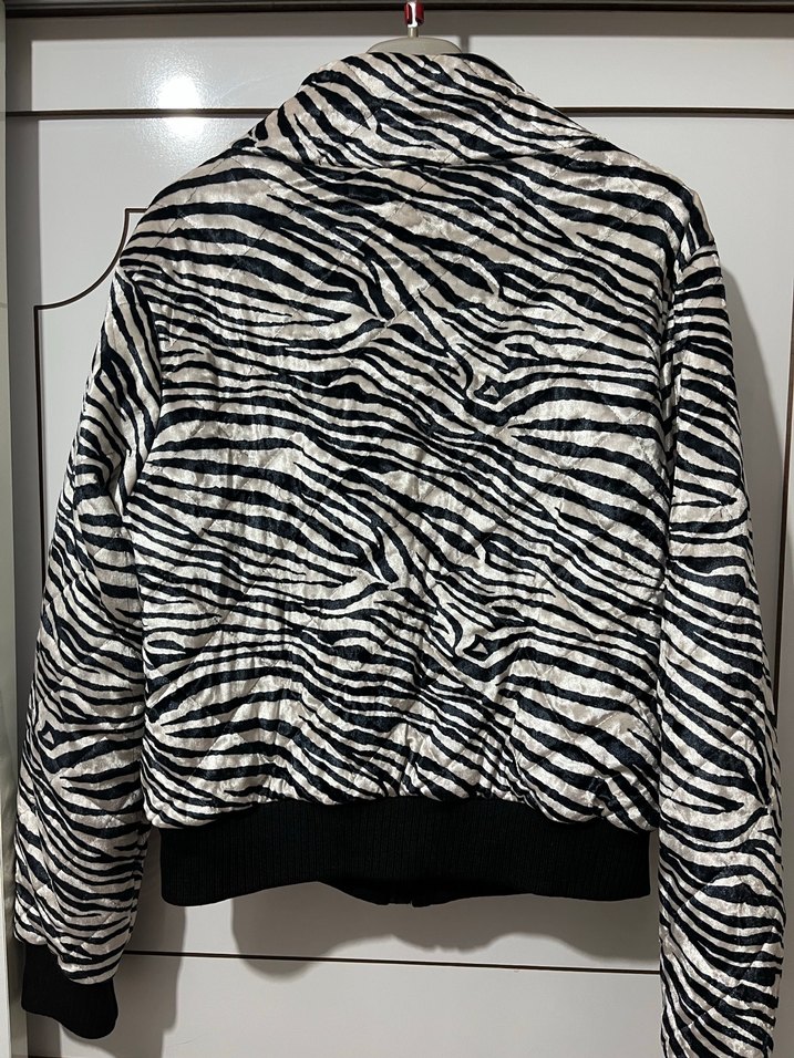 Fermuarlı Zebra Desenli Kadife Kadın Ceket - Görsel 3
