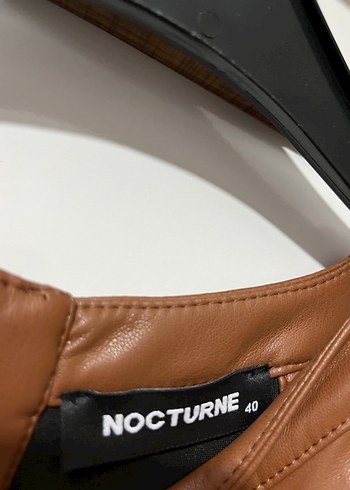 Deri Korse Kemerli Kolsuz Mini Üst - Görsel 3