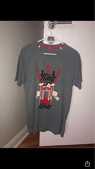 Puma Tshirt ve Ikea Obje