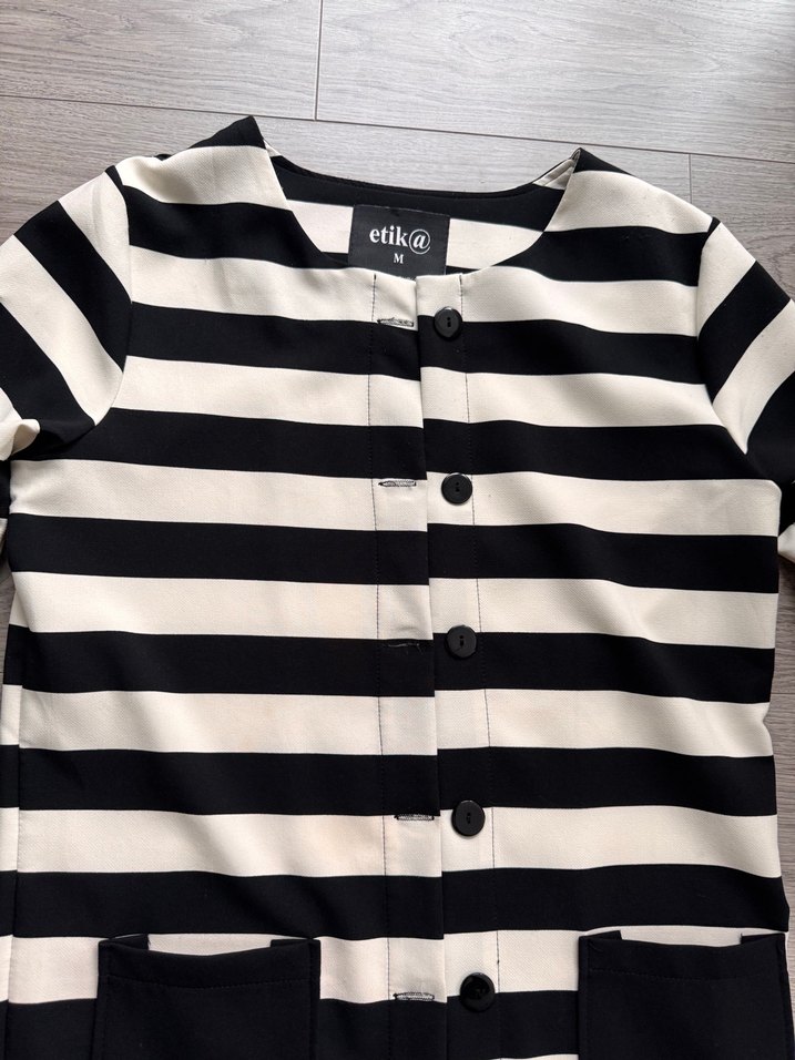 Düğmeli Siyah Beyaz Çizgili Ceket - Görsel 3