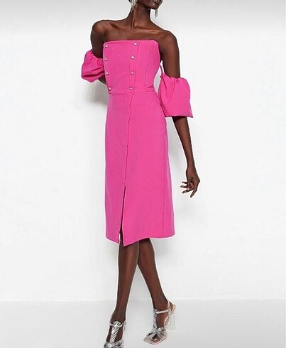 Pembe elbise