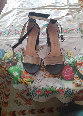 Diger Kadın Siyah Gri Topuklu Sandalet