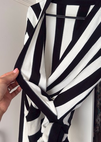 Uzun Kollu Siyah Beyaz Çizgili Bluz - Görsel 3