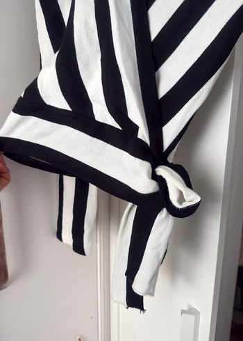 Uzun Kollu Siyah Beyaz Çizgili Bluz - Görsel 2