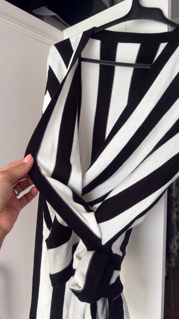 Uzun Kollu Siyah Beyaz Çizgili Bluz - Görsel 3