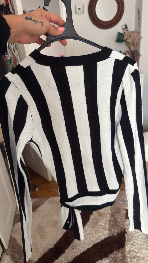 Uzun Kollu Siyah Beyaz Çizgili Bluz - Görsel 4