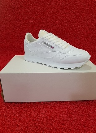 REEBOK BEYAZ
