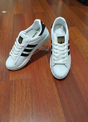 ADIDAS SUPERSTAR