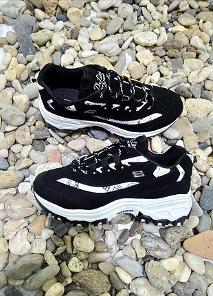 SKECHERS
