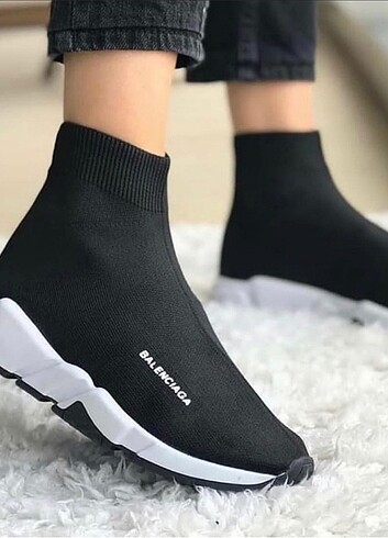 BALENCIAGA