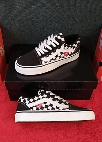 VANS DAMALI