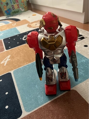  Robot oyuncak