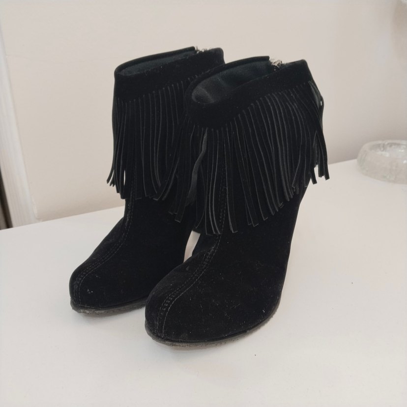 Siyah Süet Püsküllü Kadın Bot - Görsel 2