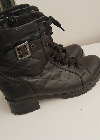 siyah Deri Tokalı Kadın Bot - Görsel 3