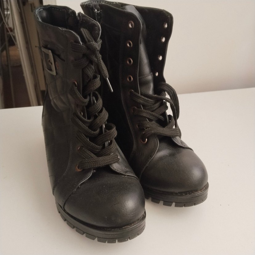 siyah Deri Tokalı Kadın Bot - Görsel 2