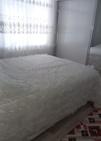 İşlemeli Beyaz Yatak Örtüsü - Görsel 3