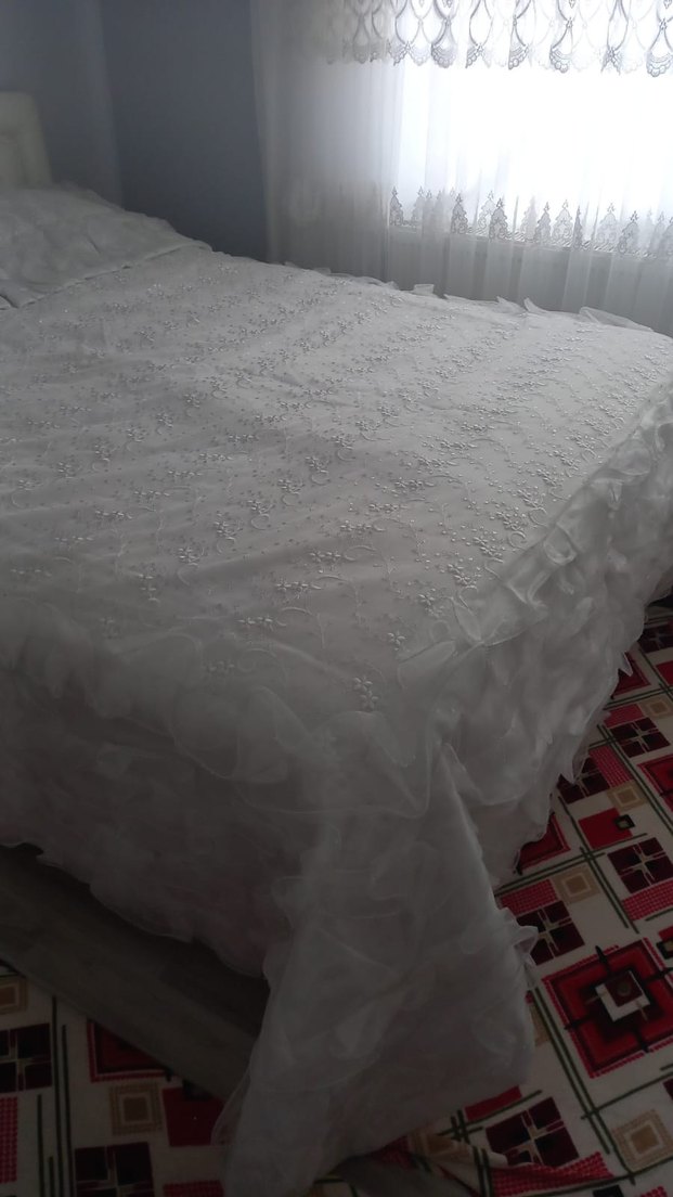 İşlemeli Beyaz Yatak Örtüsü - Görsel 2