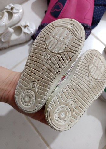 Kız Çocuk Beyaz Desenli Cırt Cırtlı Spor Ayakkabı - Görsel 3