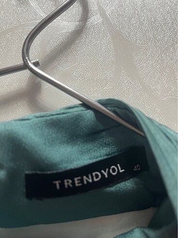 Trendyol & Milla Sırt Dekolteli Bluz