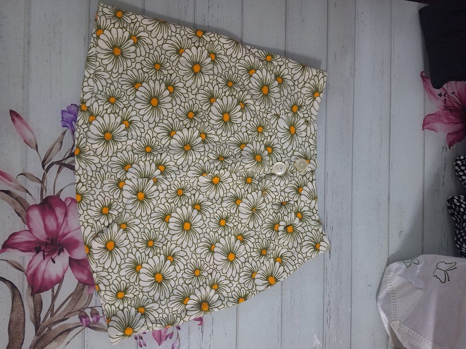 Düğmeli Çiçek Desenli Mini Etek - Görsel 2